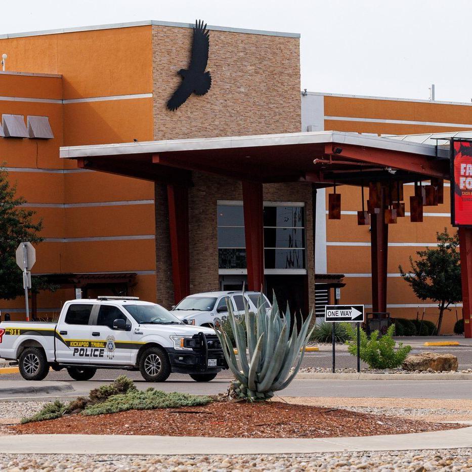2 killed, 5 wounded when man opened fire in casino parking lot in Texas, authorities say